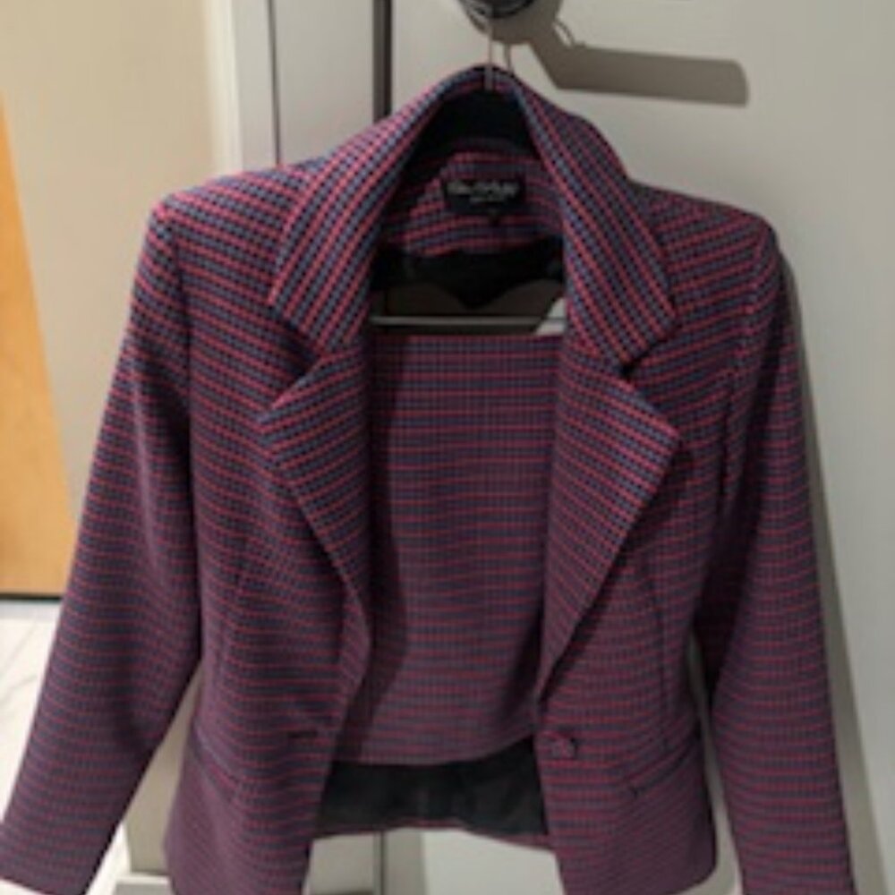 Size 4 Women's Houndstooth Suit